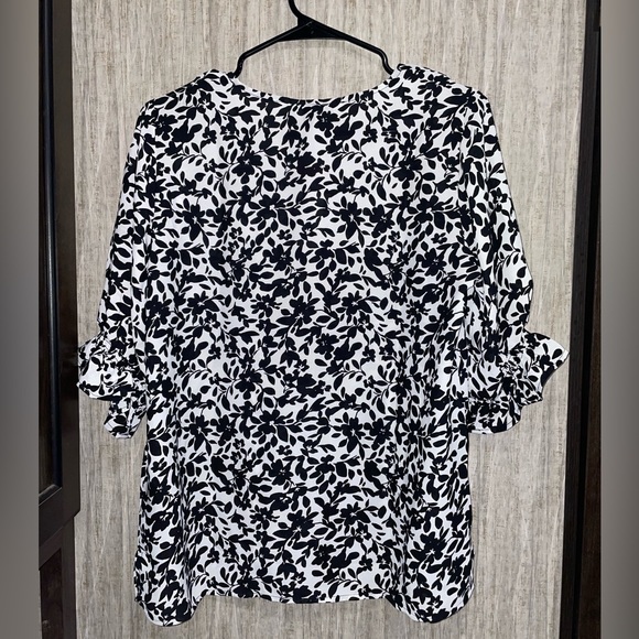 New With Tags Well Worn Brand V Neck Blouse Ruffle Balloon Sleeve W/ Elastic Hem - Picture 5 of 7